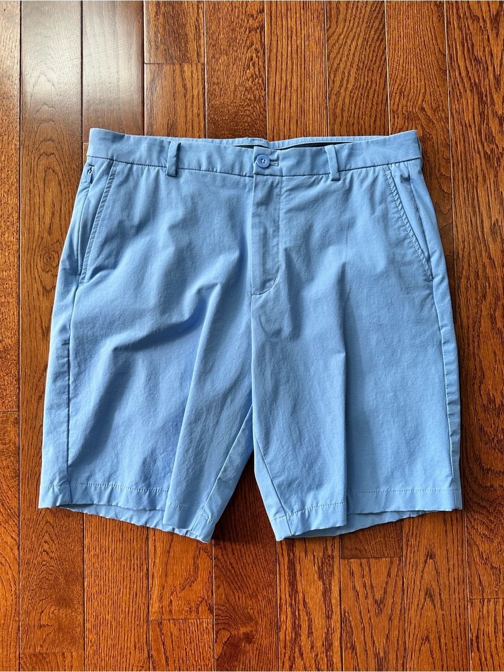 Vineyard Vines Men's Light Blue on the go Shorts